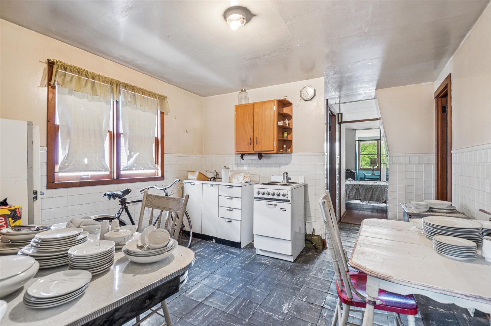 3039 N Gresham Avenue Property Photo 4