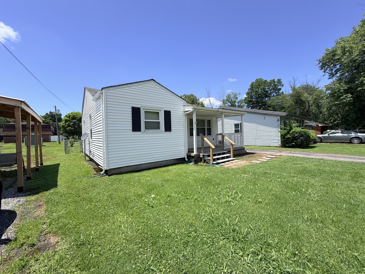 1607 Ferry Street Property Photo 3