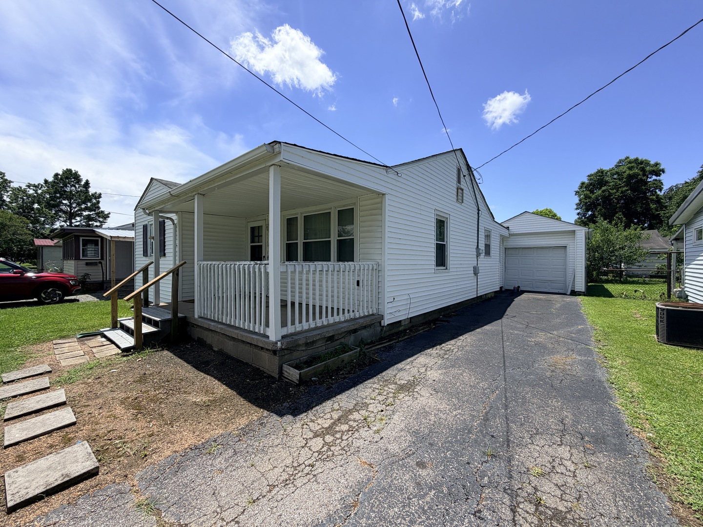 1607 Ferry Street Property Photo 4