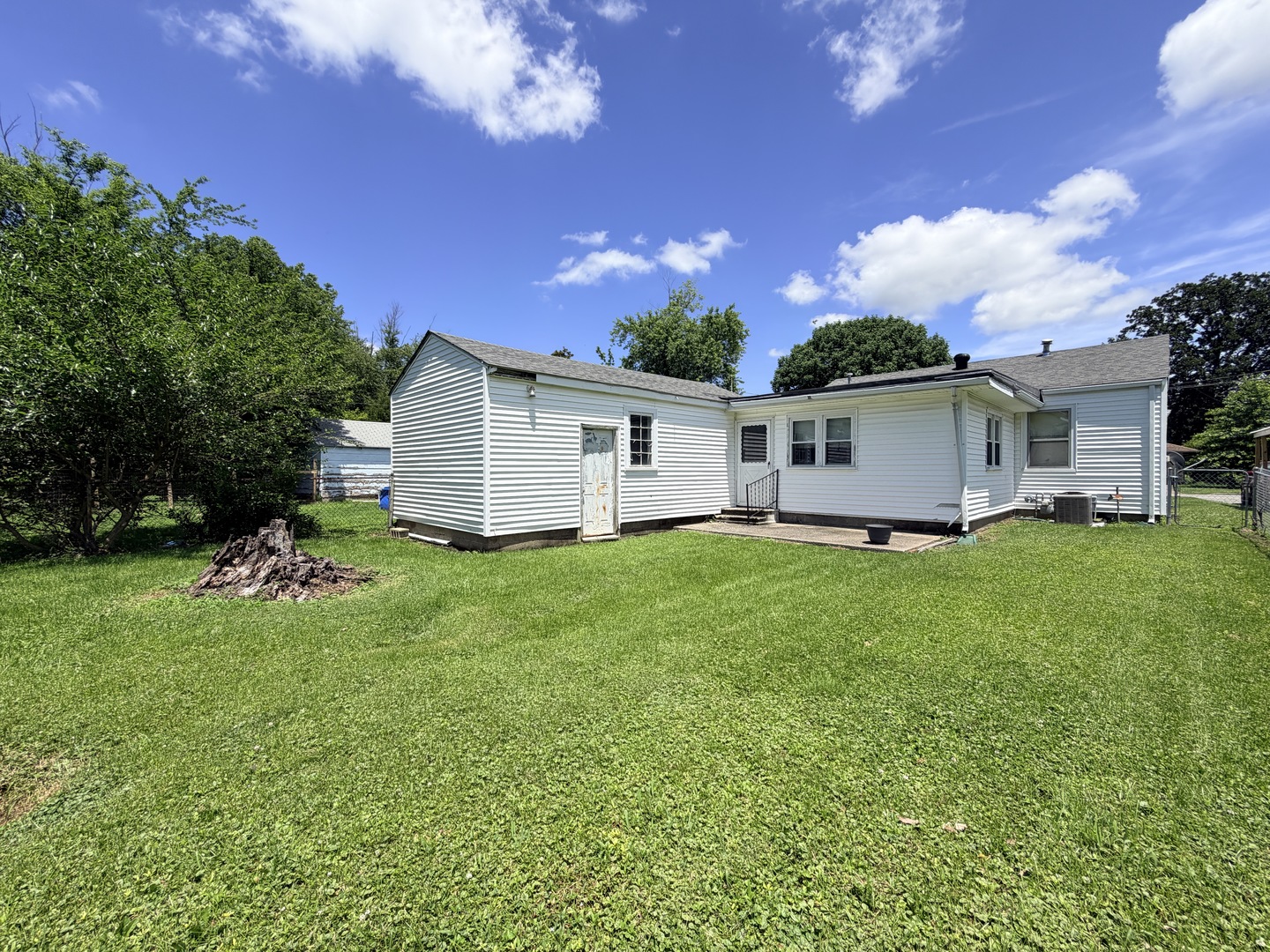 1607 Ferry Street Property Photo 5