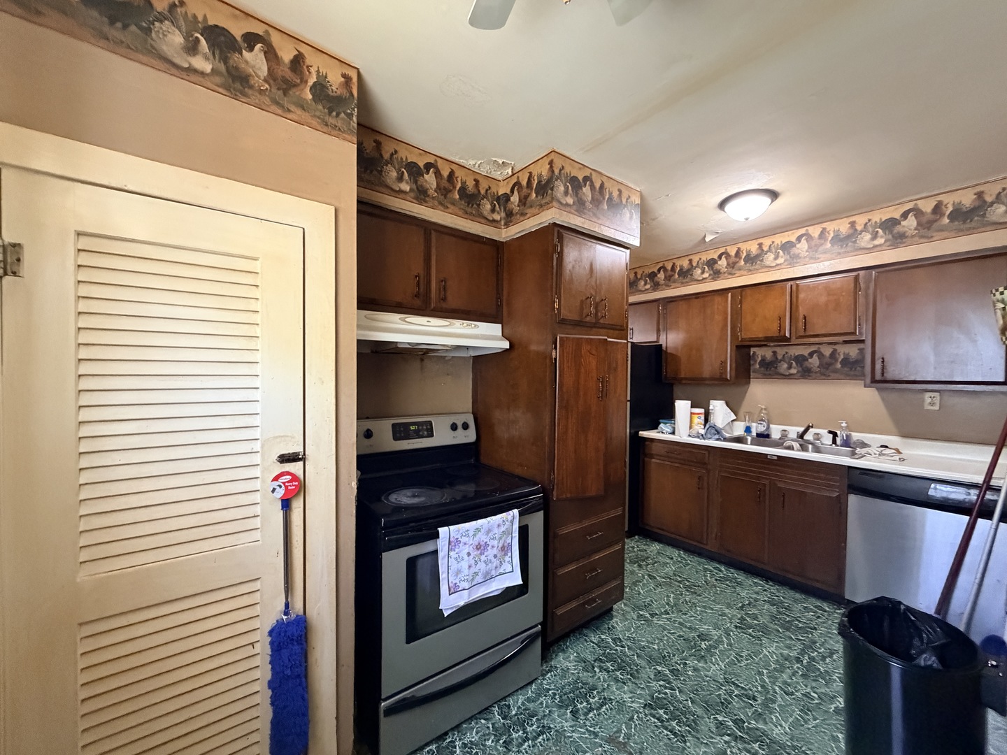 1607 Ferry Street Property Photo 11