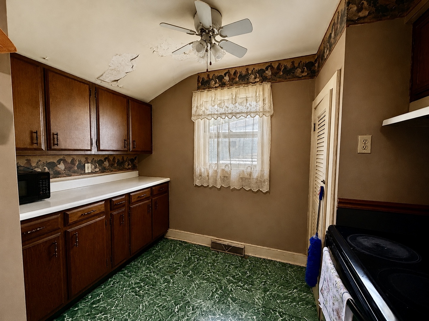 1607 Ferry Street Property Photo 14