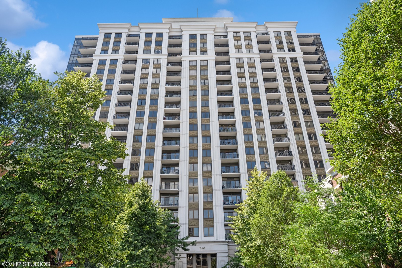 1322 S Prairie Avenue G-8 Property Photo 1