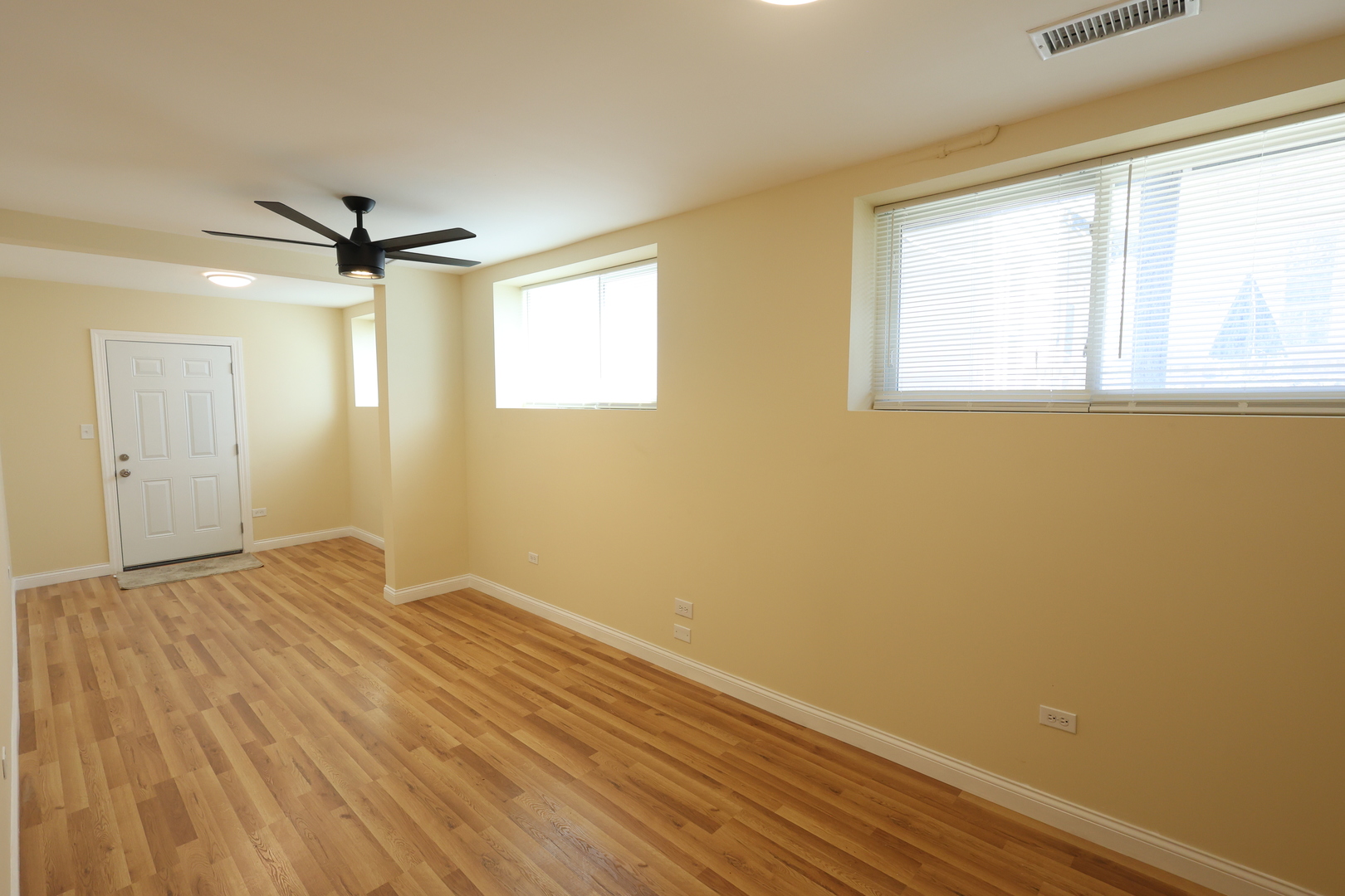 6157 W Belmont Avenue 1r Property Photo 4