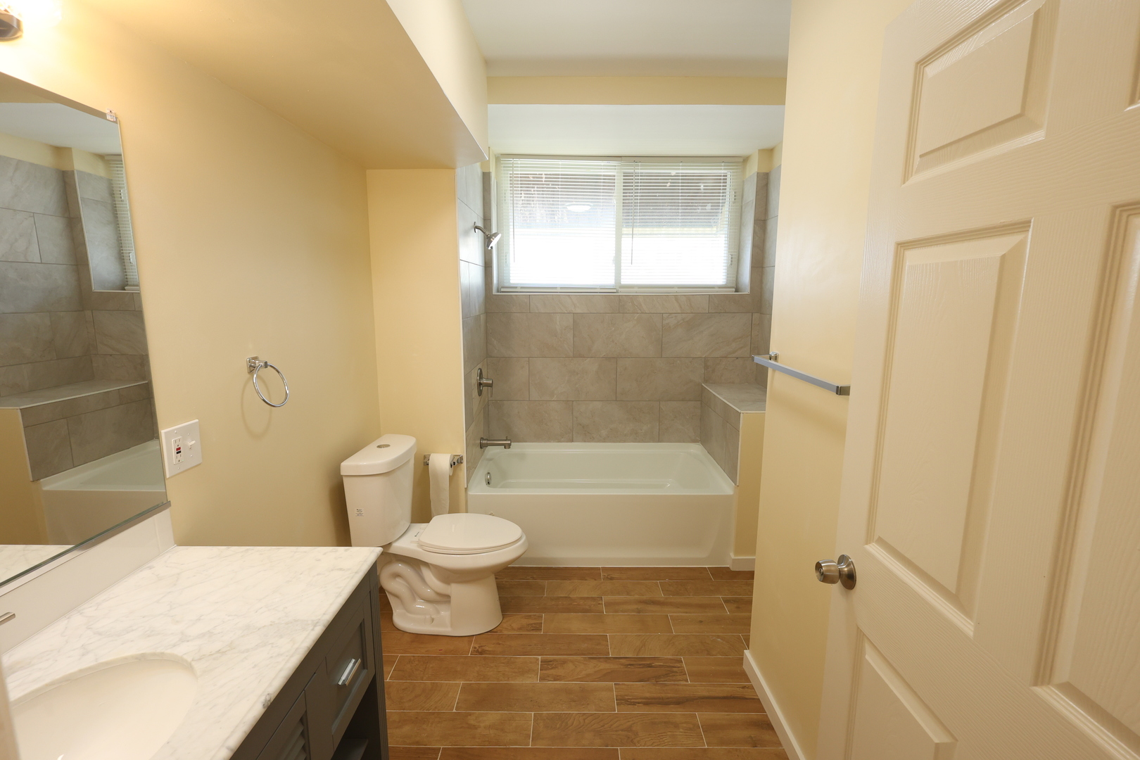 6157 W Belmont Avenue 1r Property Photo 10