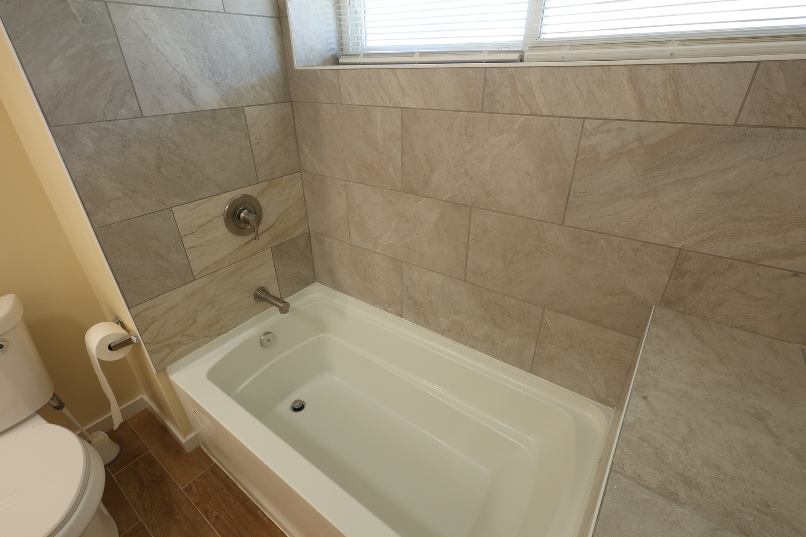 6157 W Belmont Avenue 1r Property Photo 11