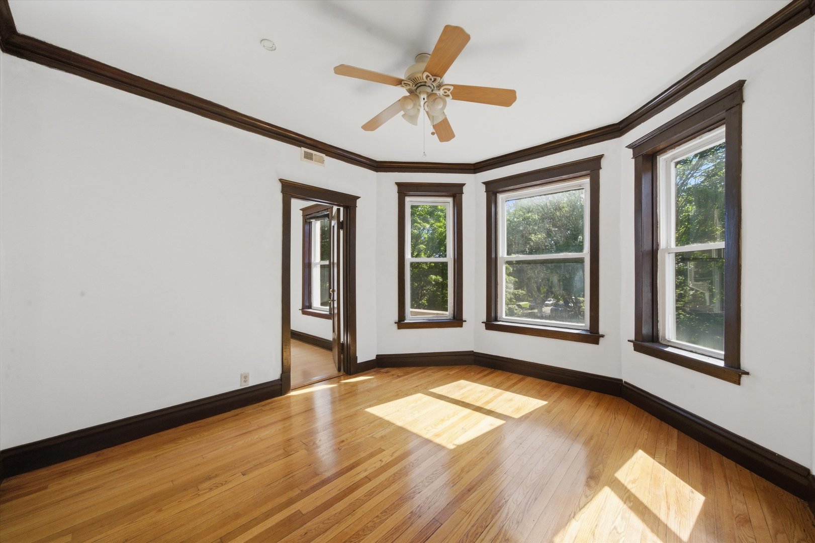 2324 N Central Park Avenue Property Photo 6