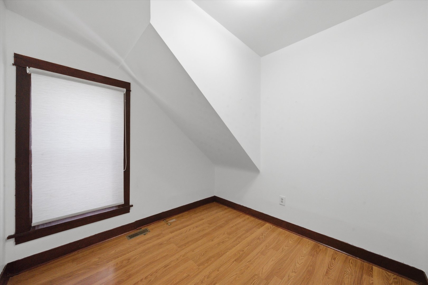2324 N Central Park Avenue Property Photo 7
