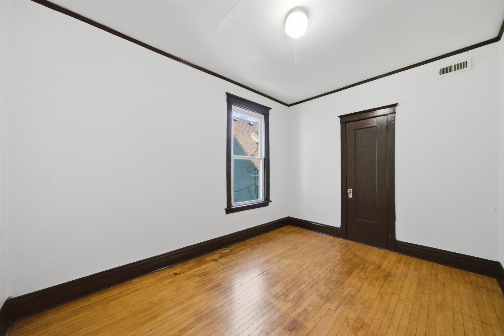 2324 N Central Park Avenue Property Photo 8