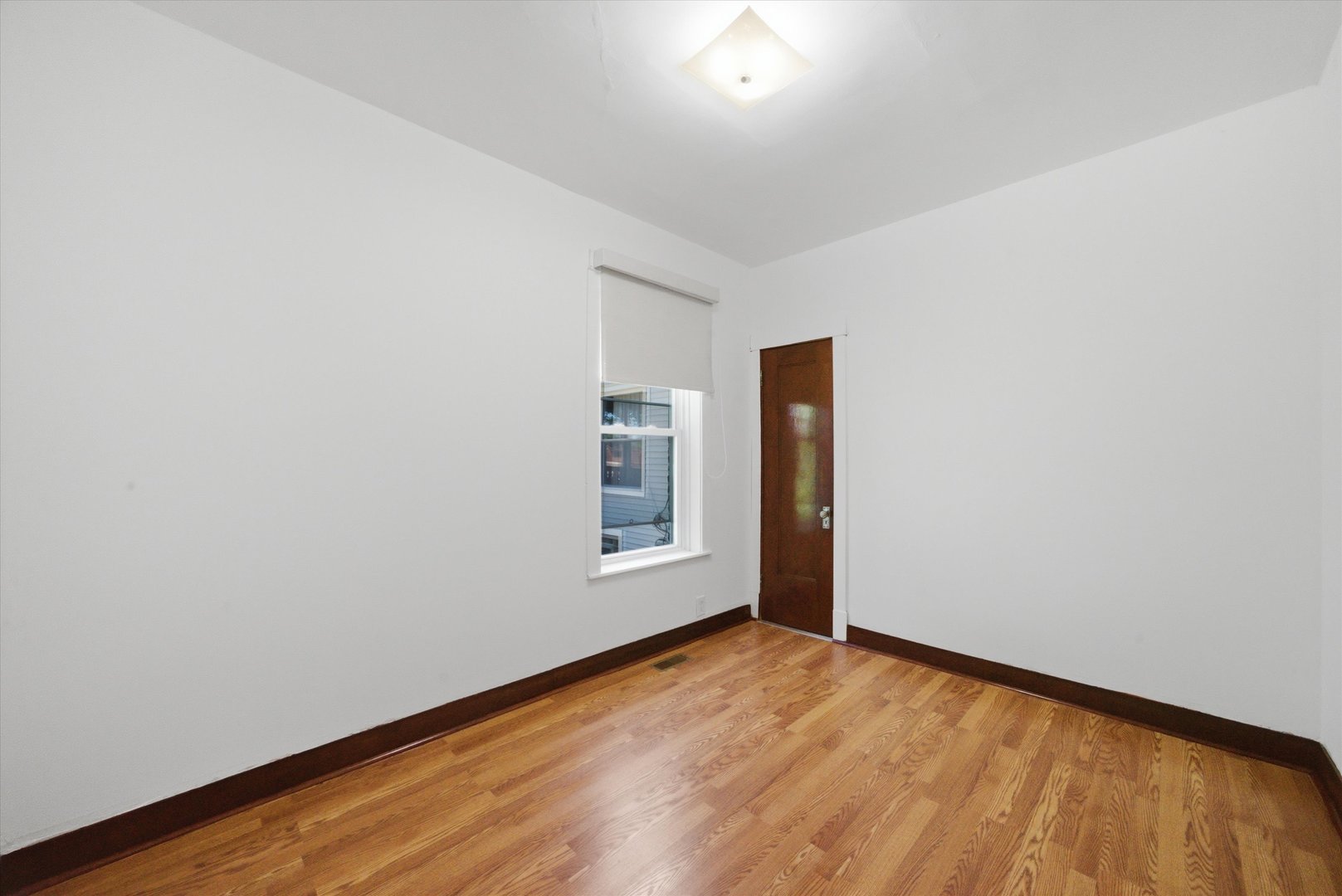 2324 N Central Park Avenue Property Photo 9