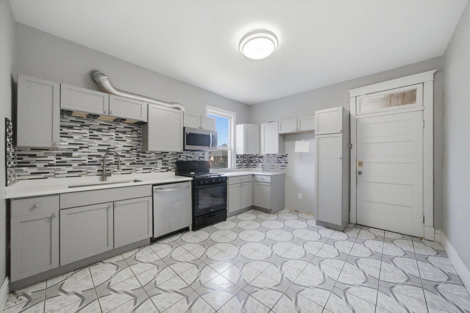 2324 N Central Park Avenue Property Photo 11