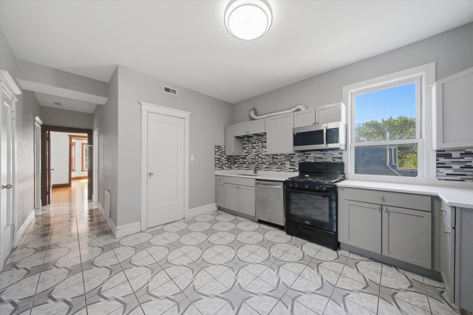 2324 N Central Park Avenue Property Photo 12