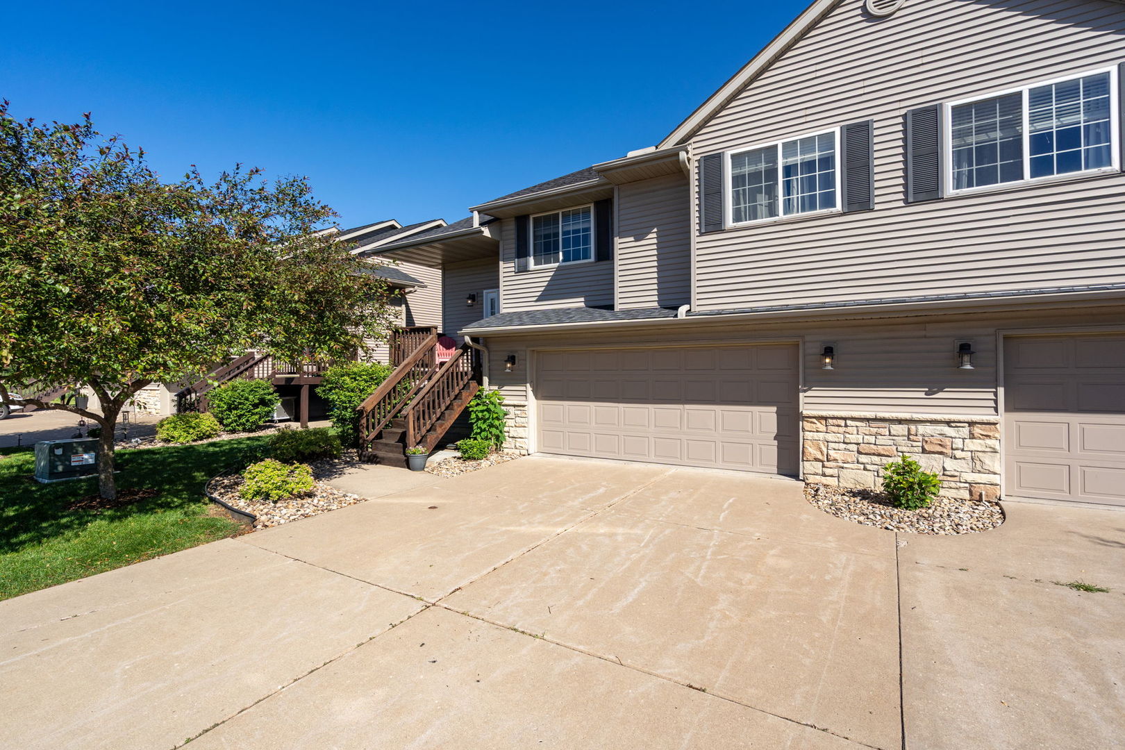 1636 E Lomar Street Property Photo 3