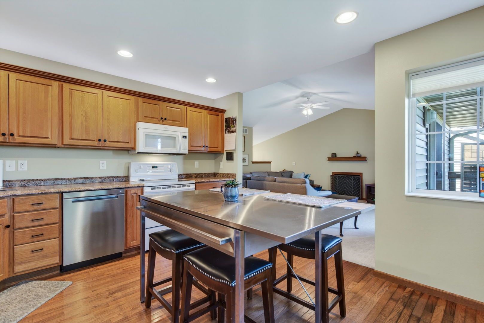 1636 E Lomar Street Property Photo 11