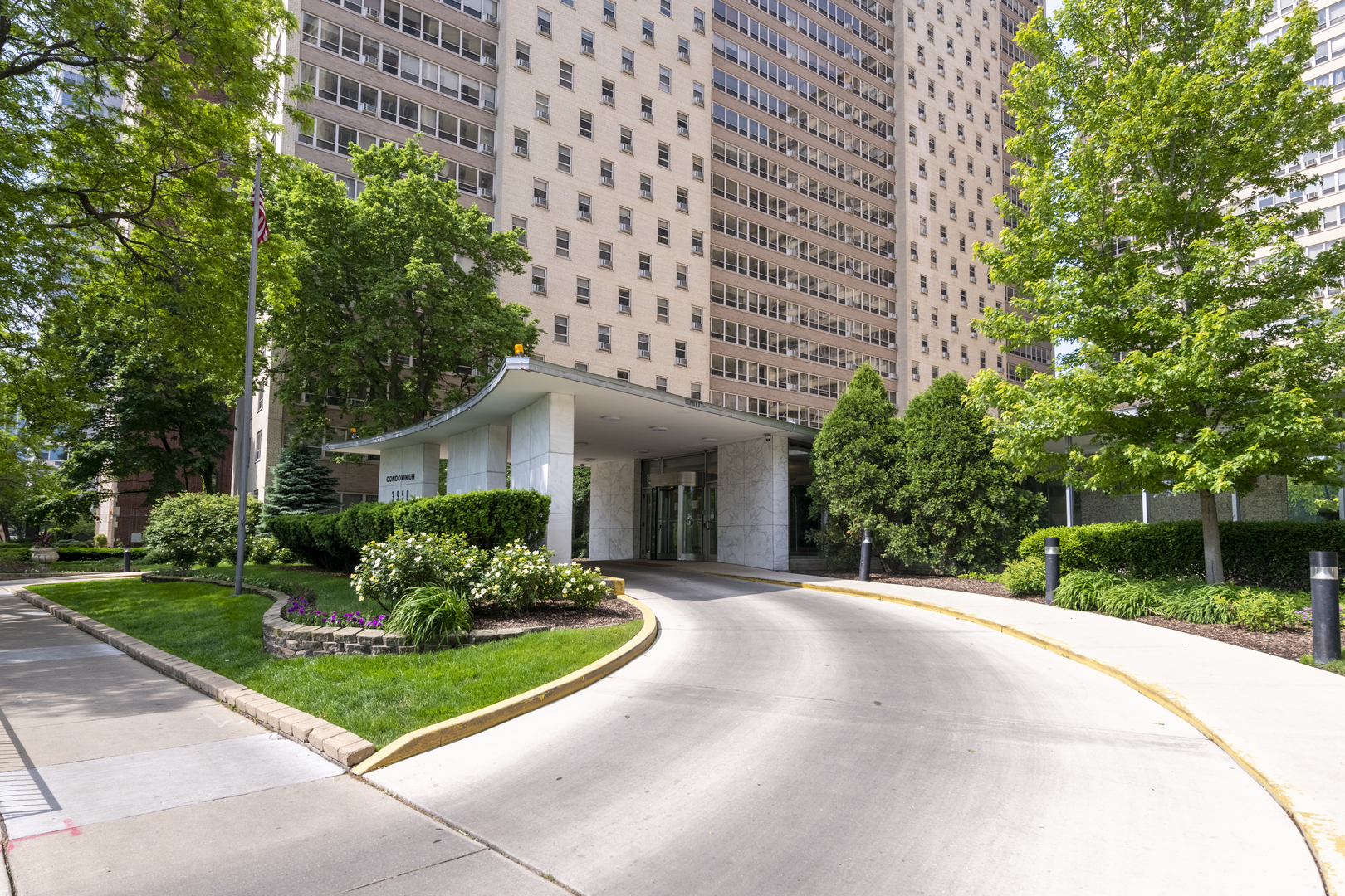 3950 N Lake Shore Drive 317c Property Photo 2