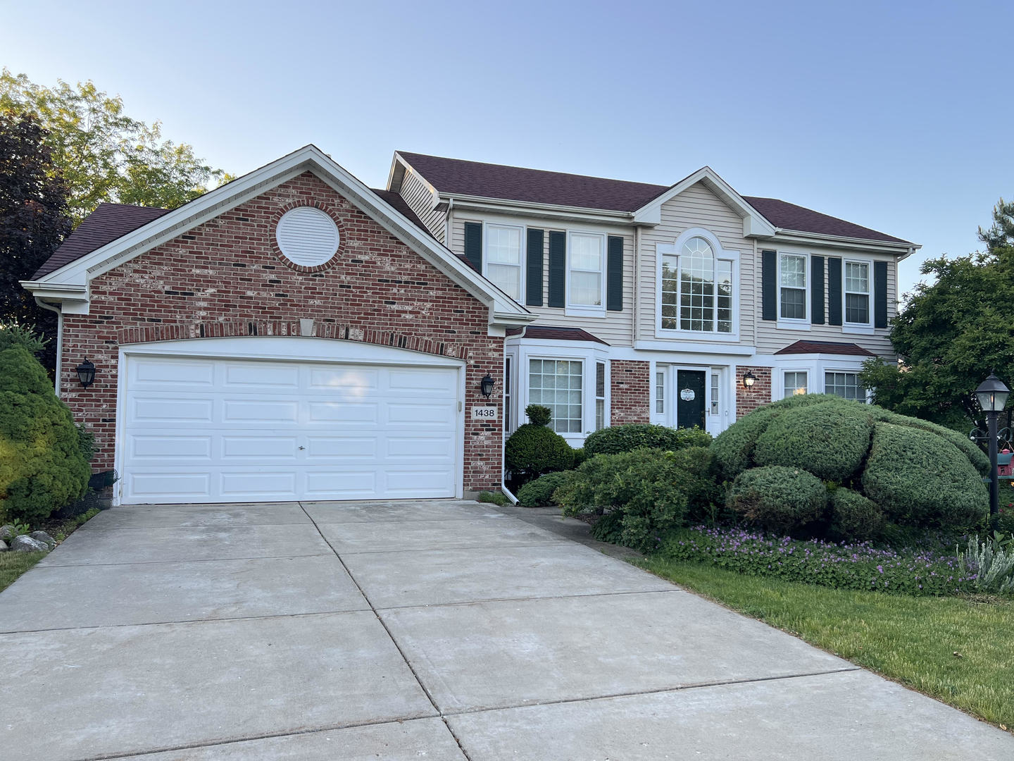1438 Della Drive Property Photo 4
