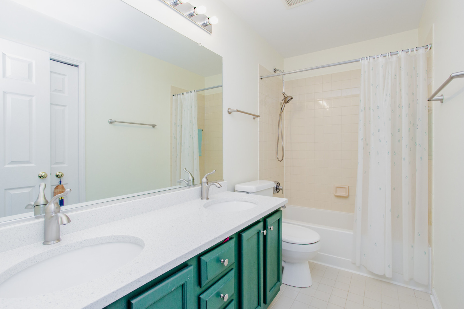 1438 Della Drive Property Photo 27