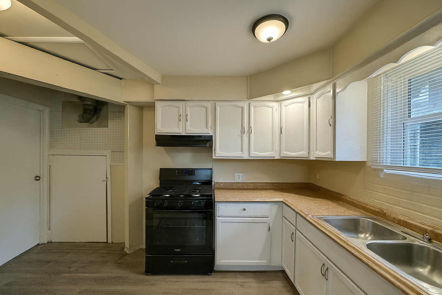 14708 Shepard Drive Property Photo 8