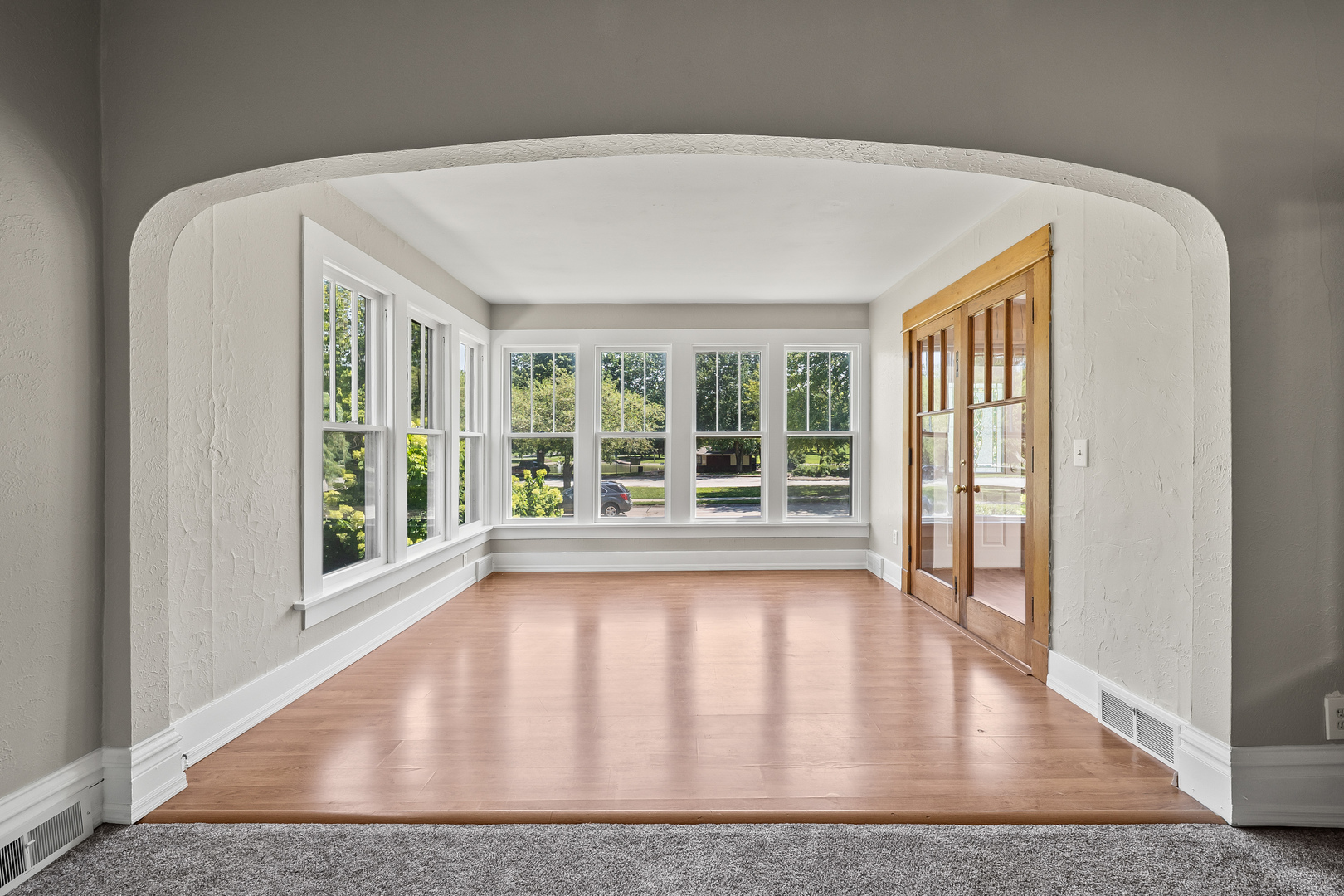 108 W Central Park Avenue Property Photo 3