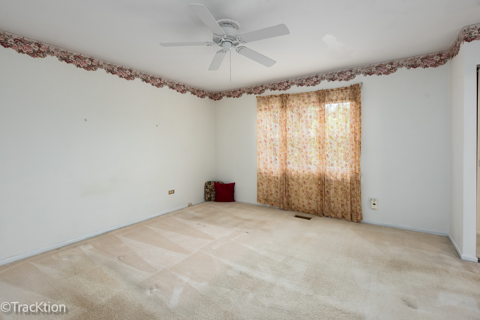 518 Whitehall Way Property Photo 8