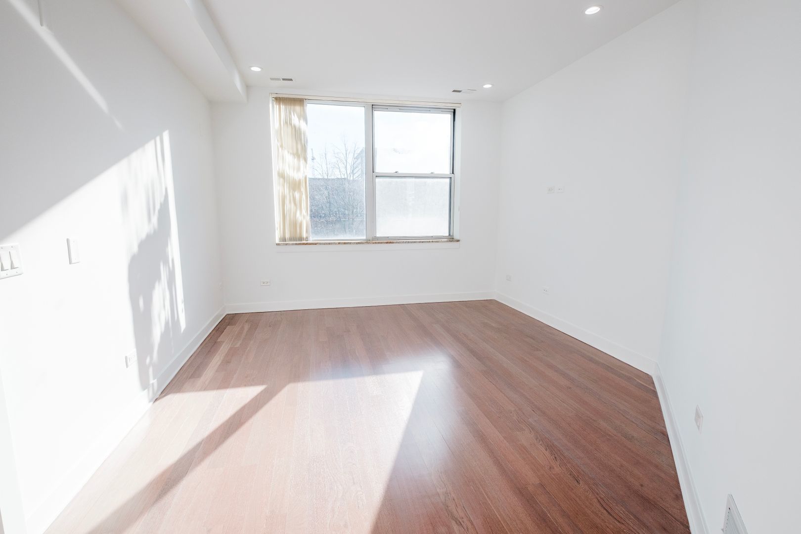 914 W Hubbard Street 202 Property Photo 15