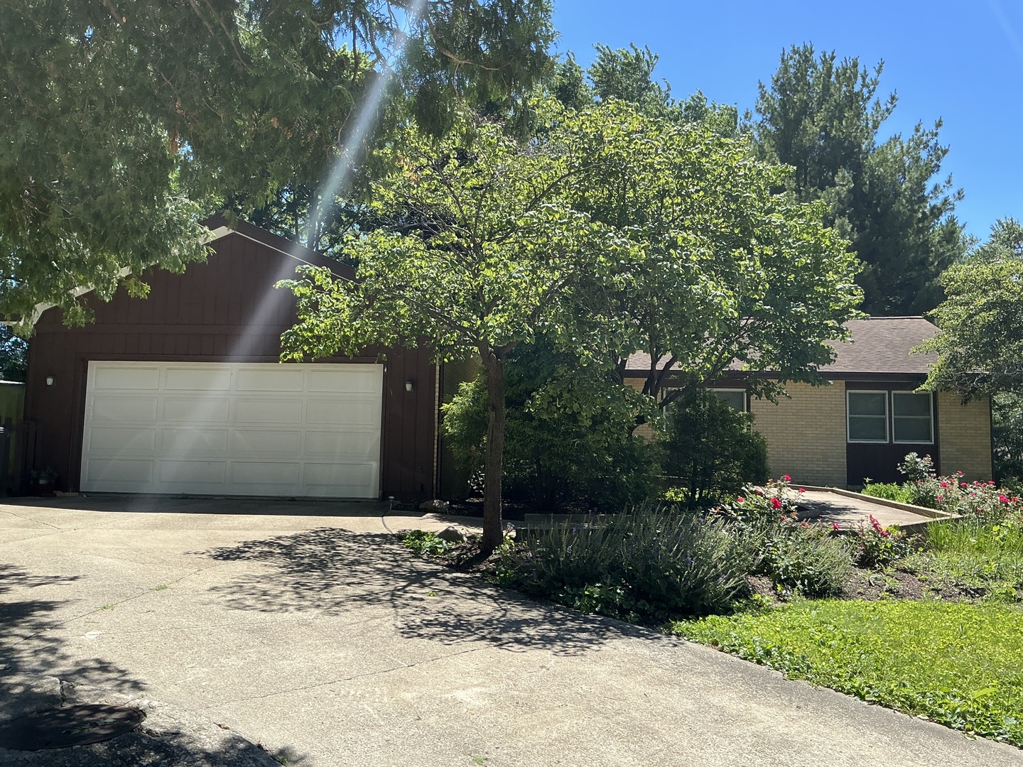 2209 Grange Circle Property Photo 1