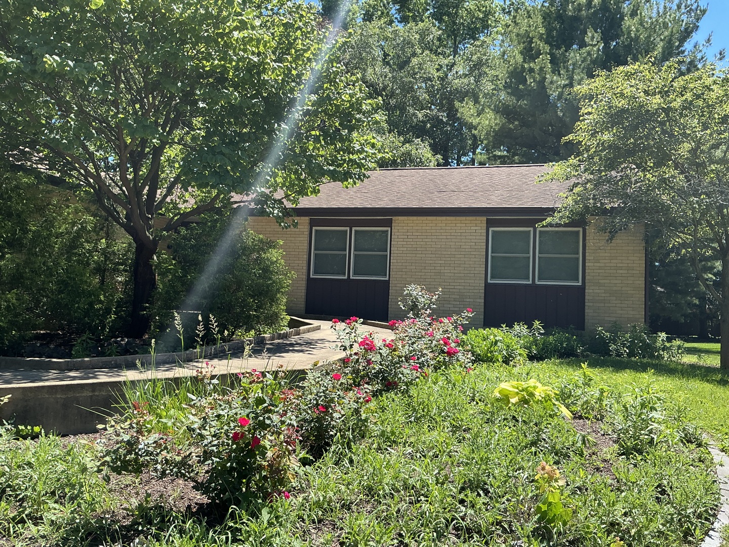 2209 Grange Circle Property Photo 2