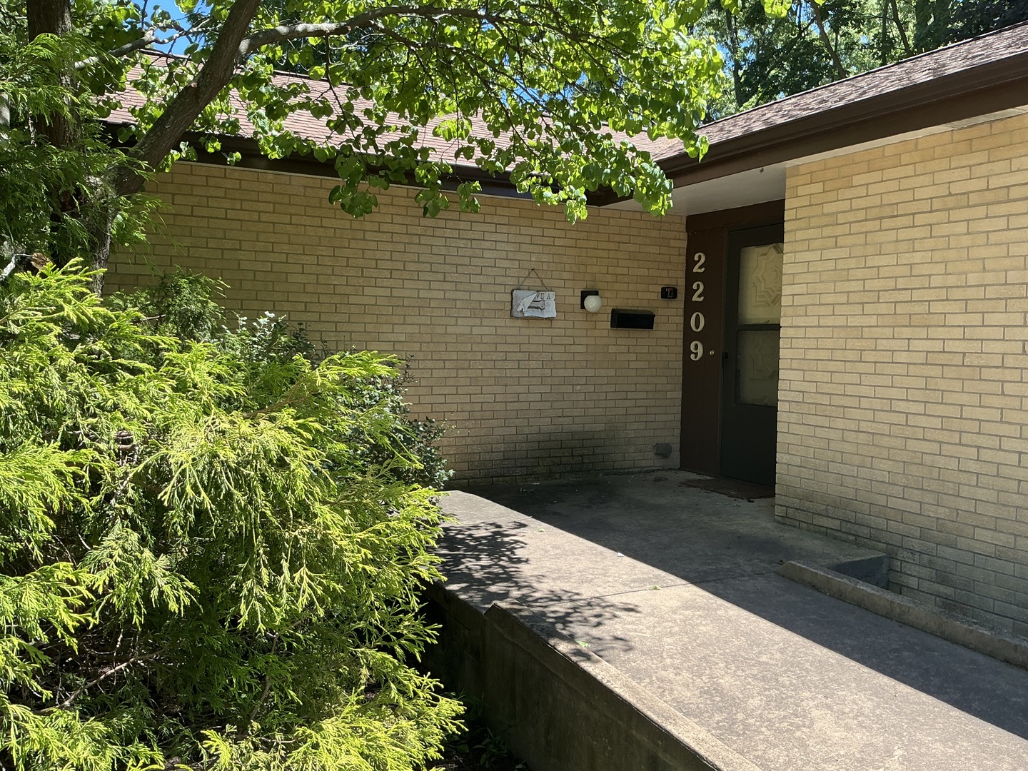 2209 Grange Circle Property Photo 3