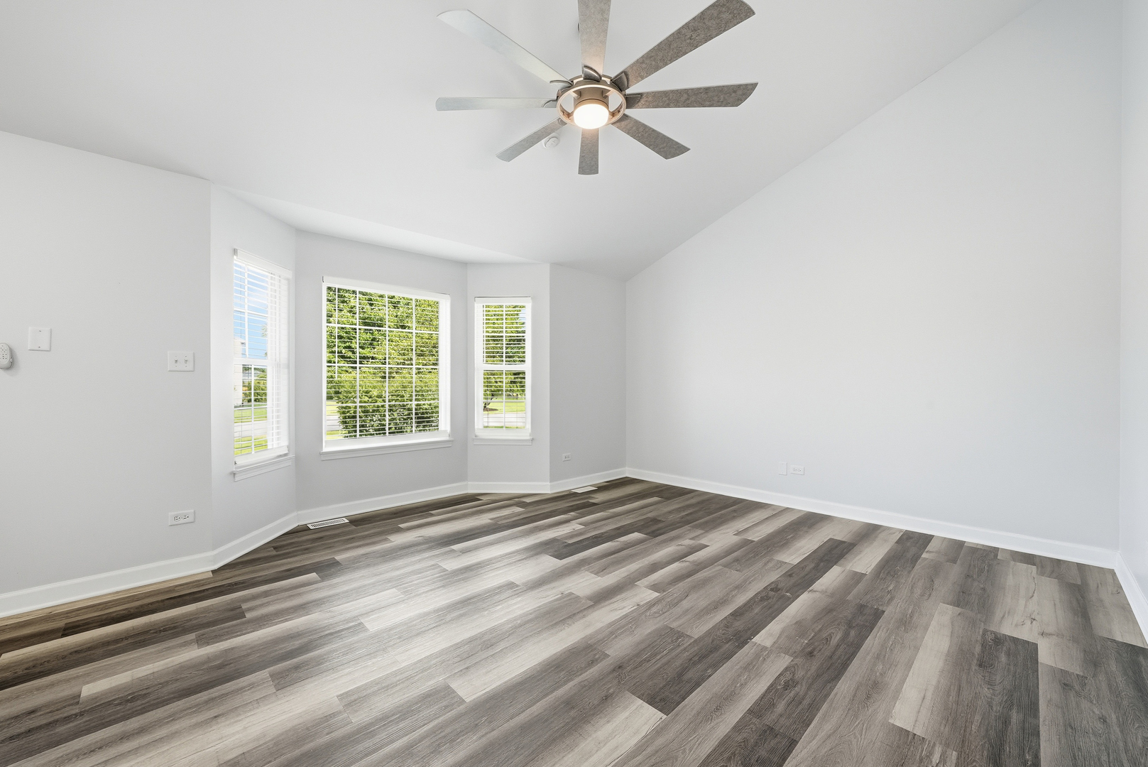 805 Thorn Creek Drive Property Photo 9