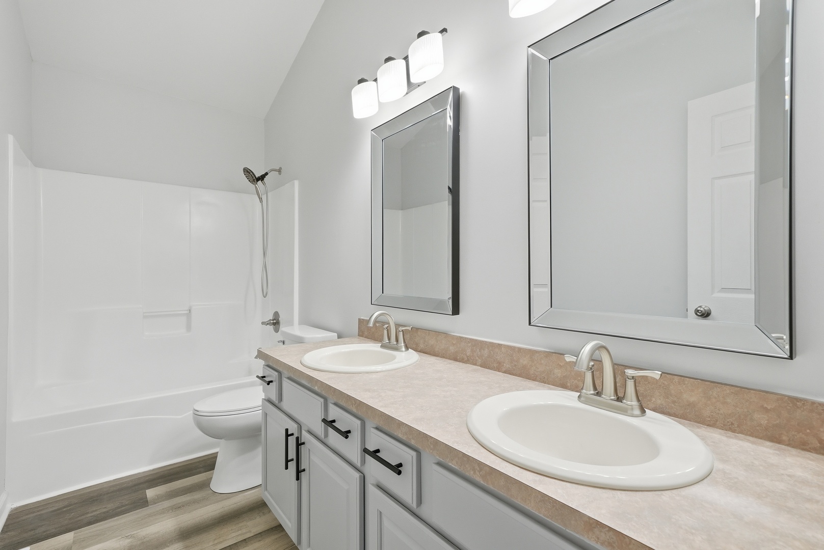 805 Thorn Creek Drive Property Photo 14