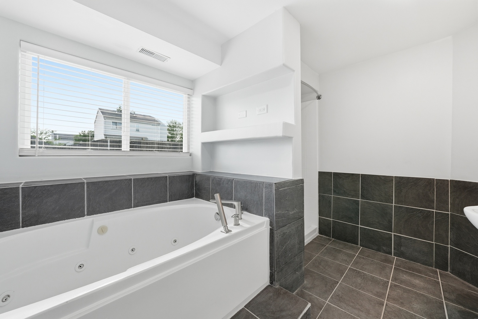 805 Thorn Creek Drive Property Photo 19
