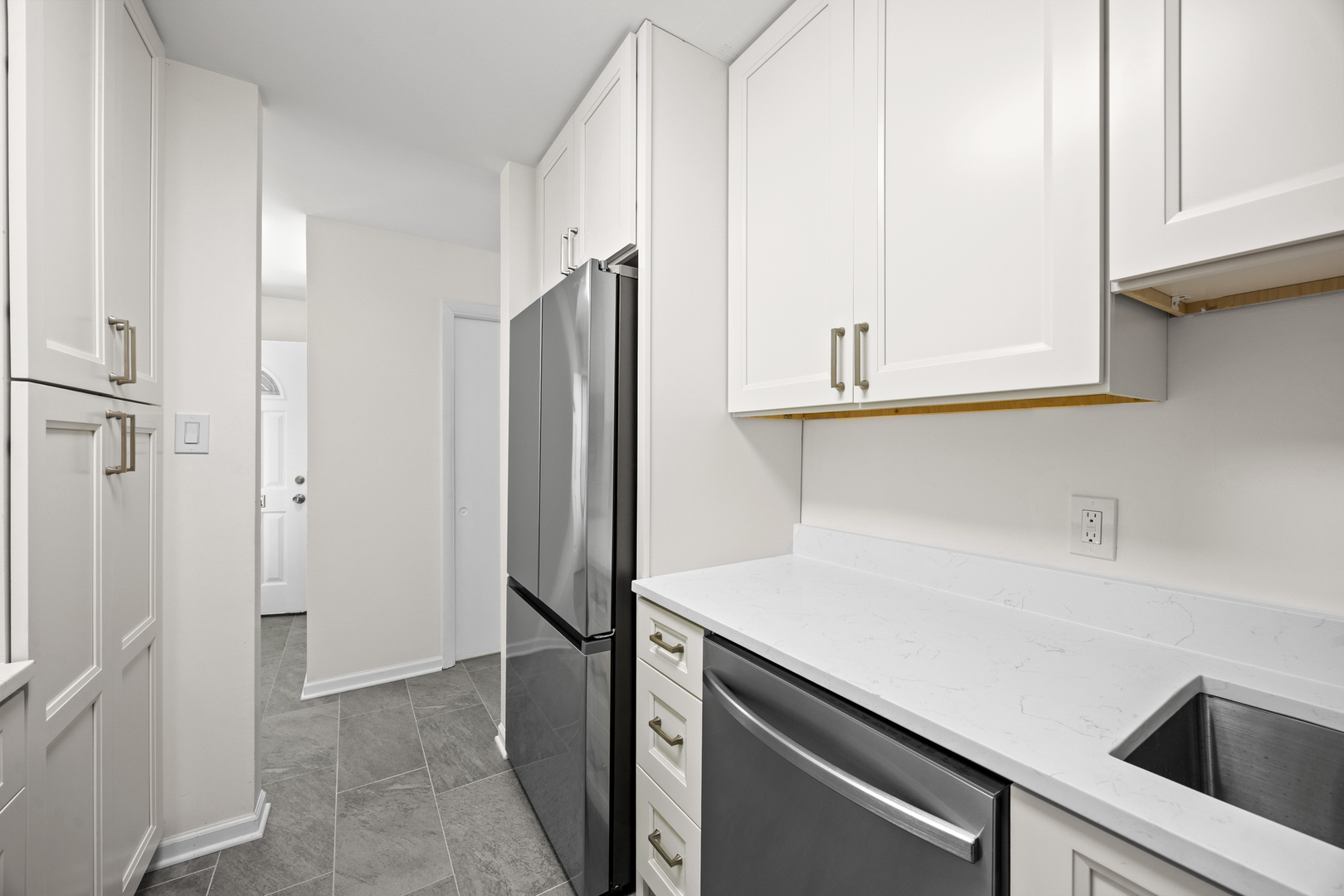 1615 W Greenleaf Avenue F Property Photo 9