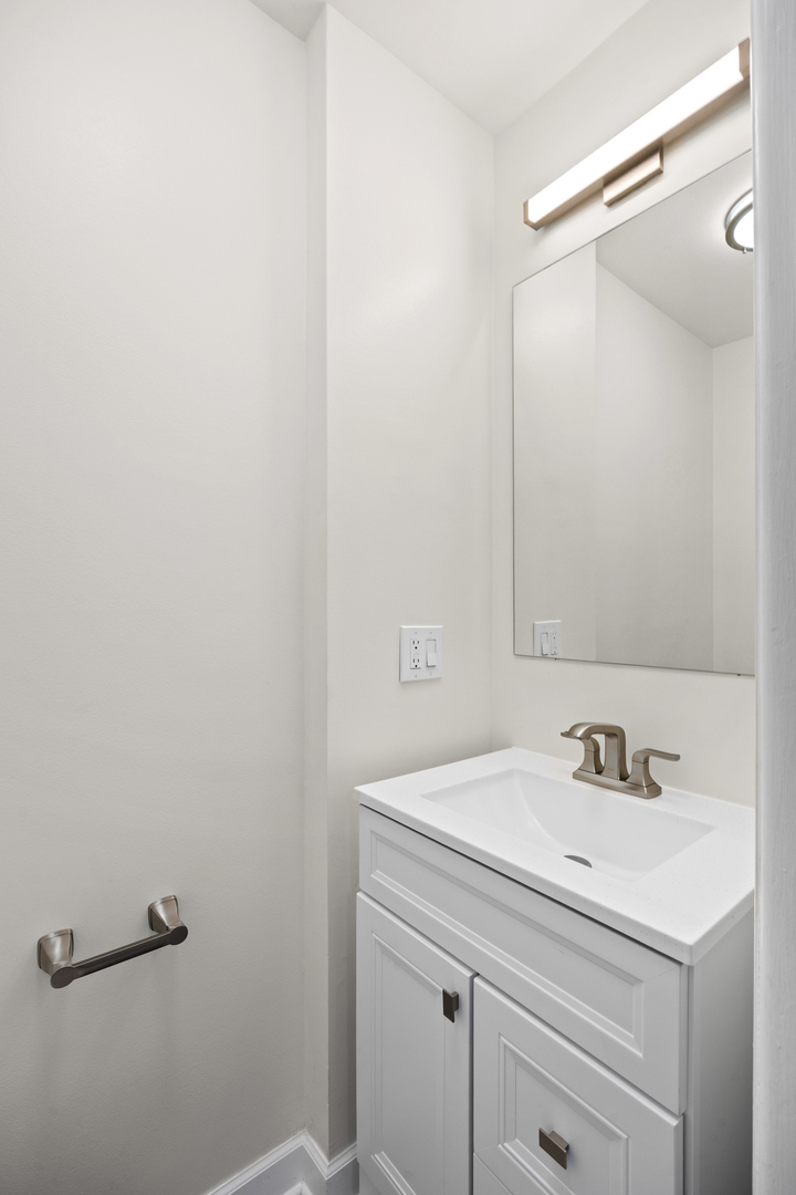 1615 W Greenleaf Avenue F Property Photo 19