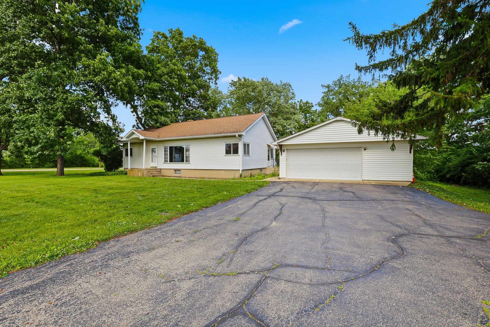 3s103 S Raddant Road Property Photo 3