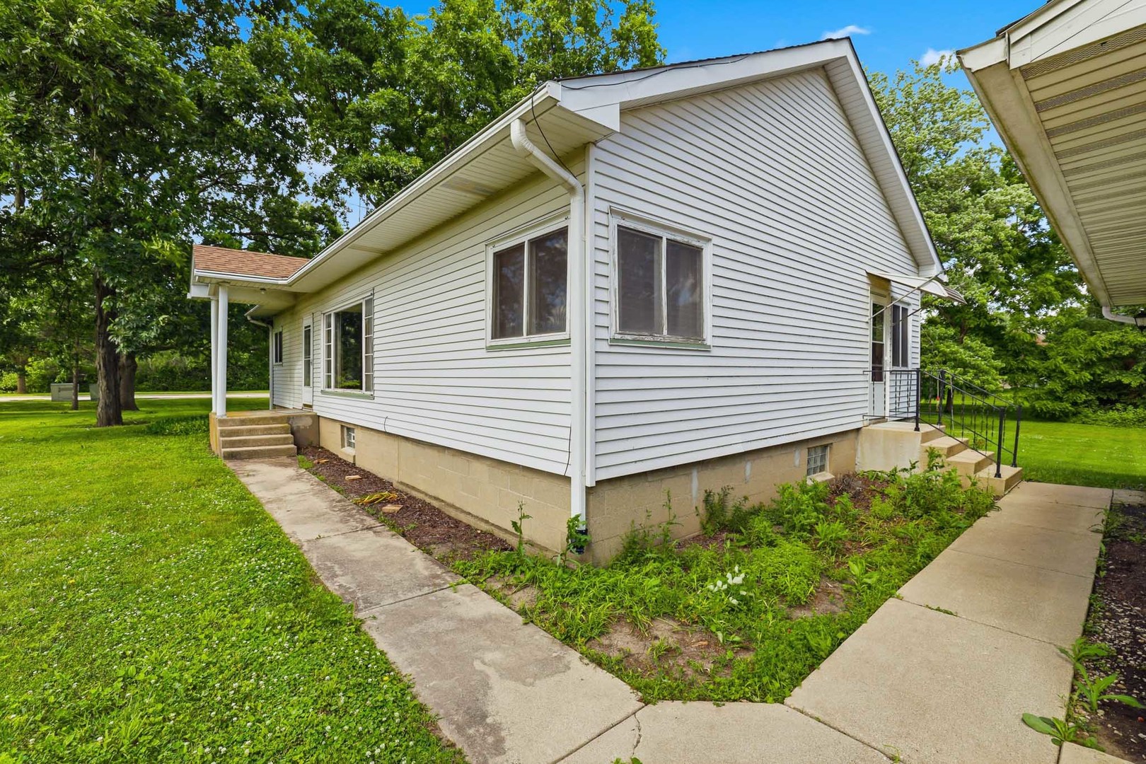 3s103 S Raddant Road Property Photo 5