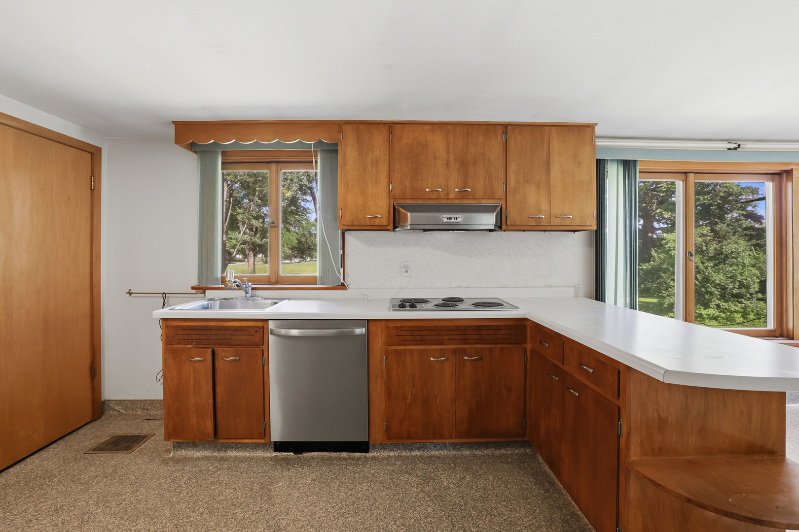 3s103 S Raddant Road Property Photo 16