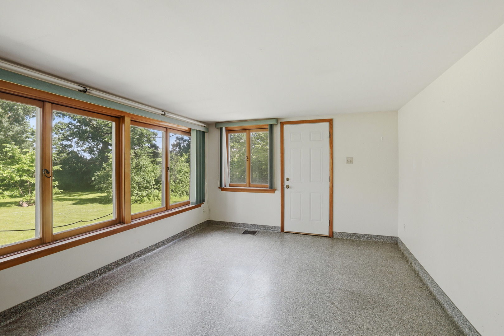 3s103 S Raddant Road Property Photo 19