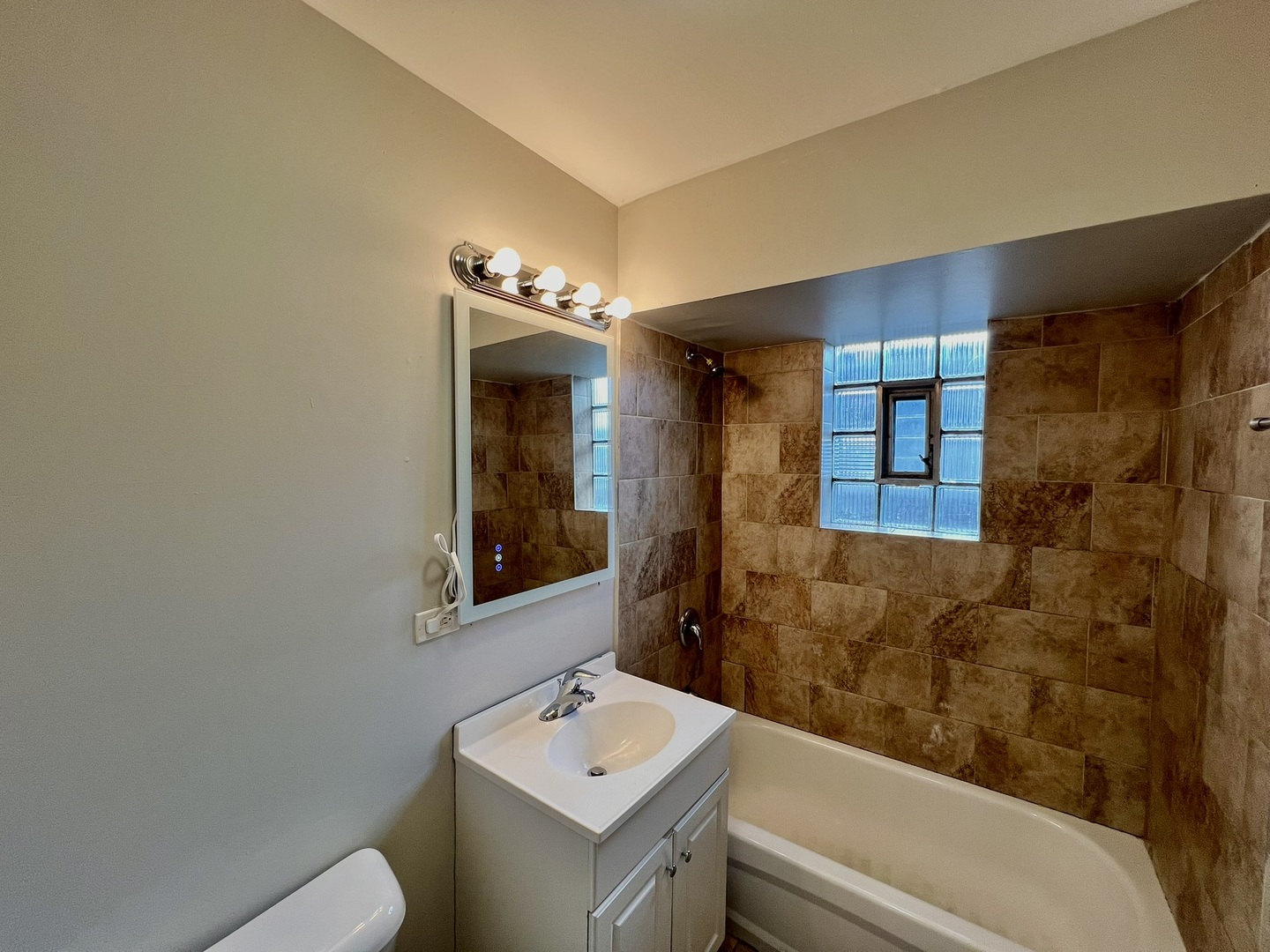 606 E 164th Place Property Photo 6