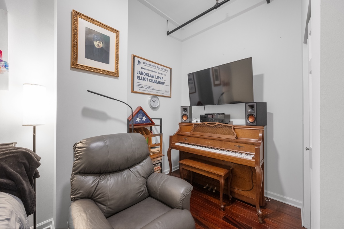 1516 S Wabash Avenue 1102 Property Photo 17