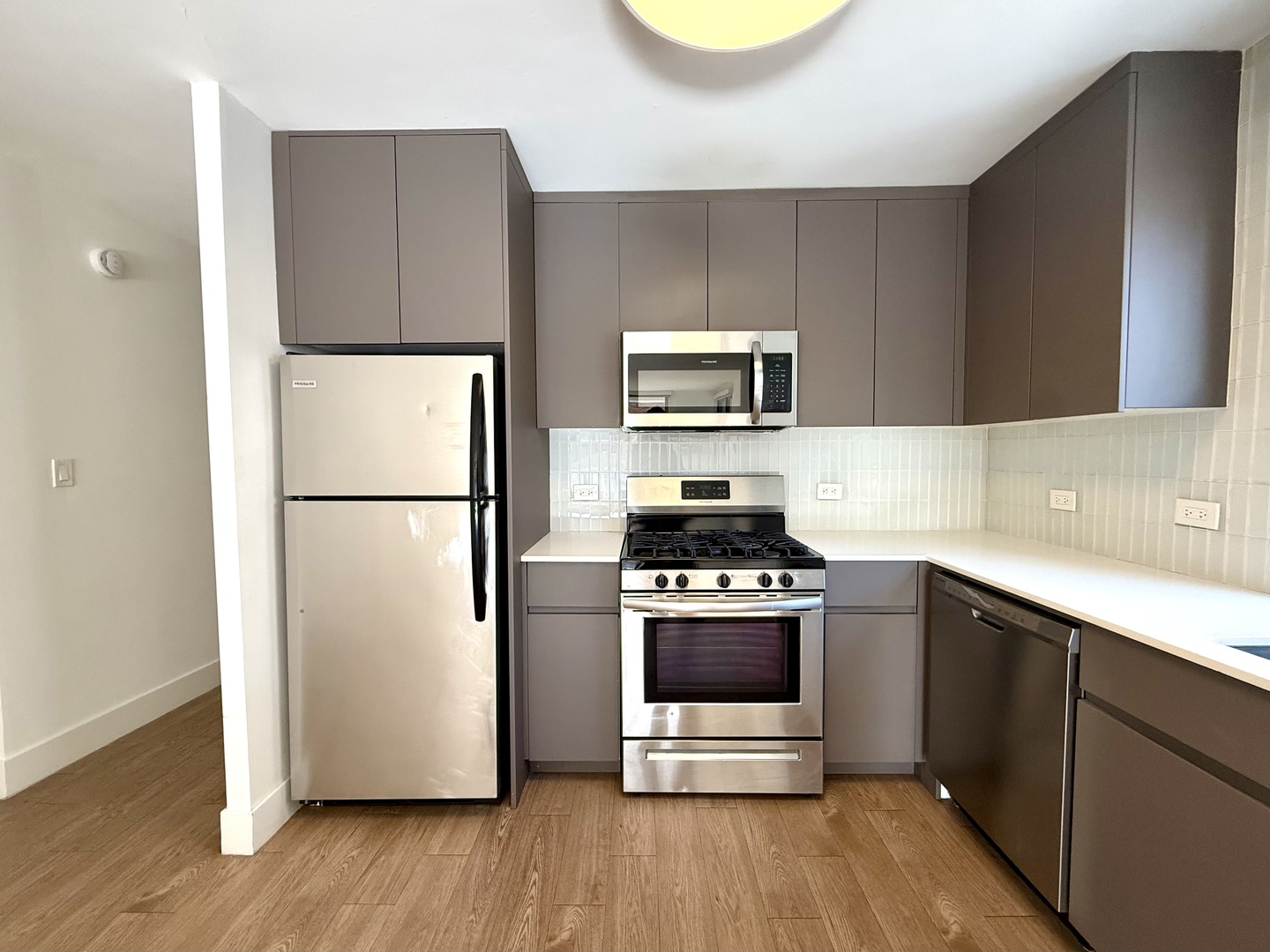 420 W Belmont Avenue 8e Property Photo 2