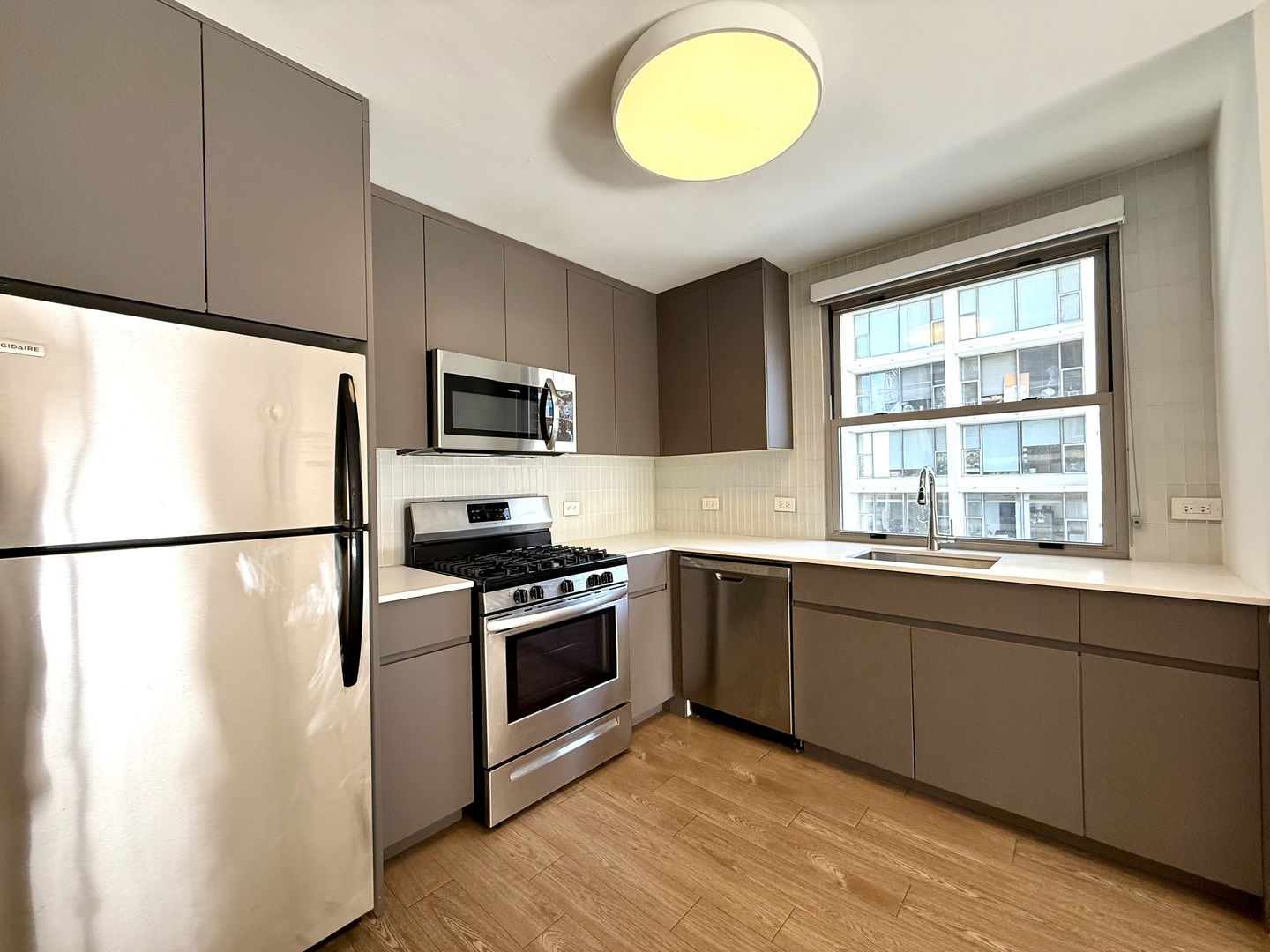 420 W Belmont Avenue 8e Property Photo 4