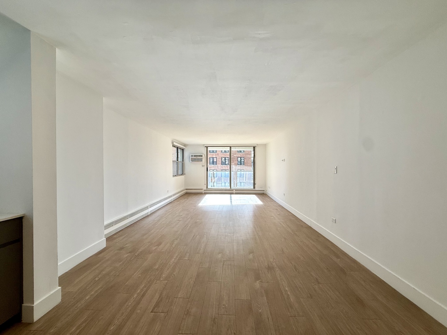 420 W Belmont Avenue 8e Property Photo 5