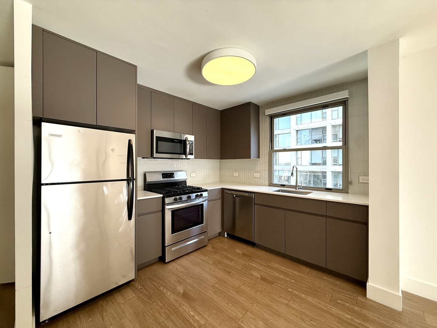 420 W Belmont Avenue 8e Property Photo 12
