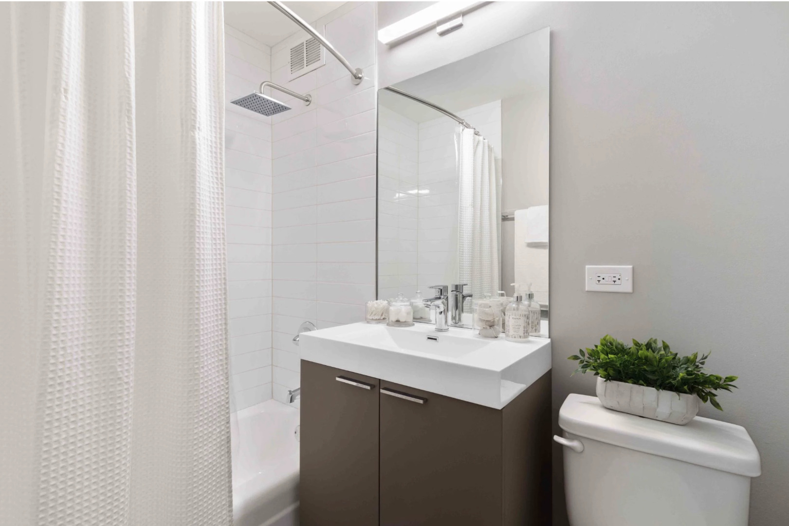 420 W Belmont Avenue 4b Property Photo 16
