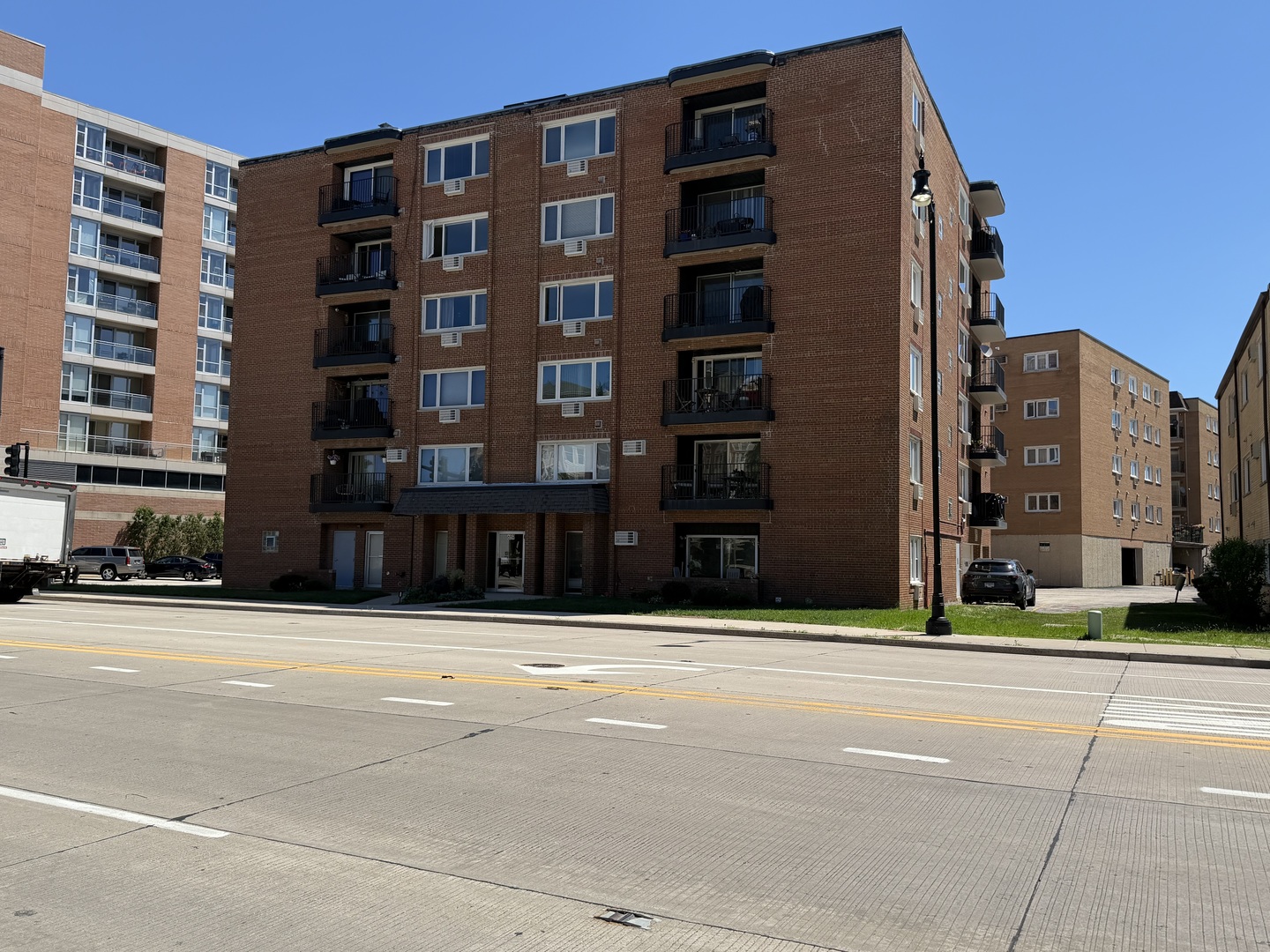 659 Des Plaines Avenue 5D Property Photo 1
