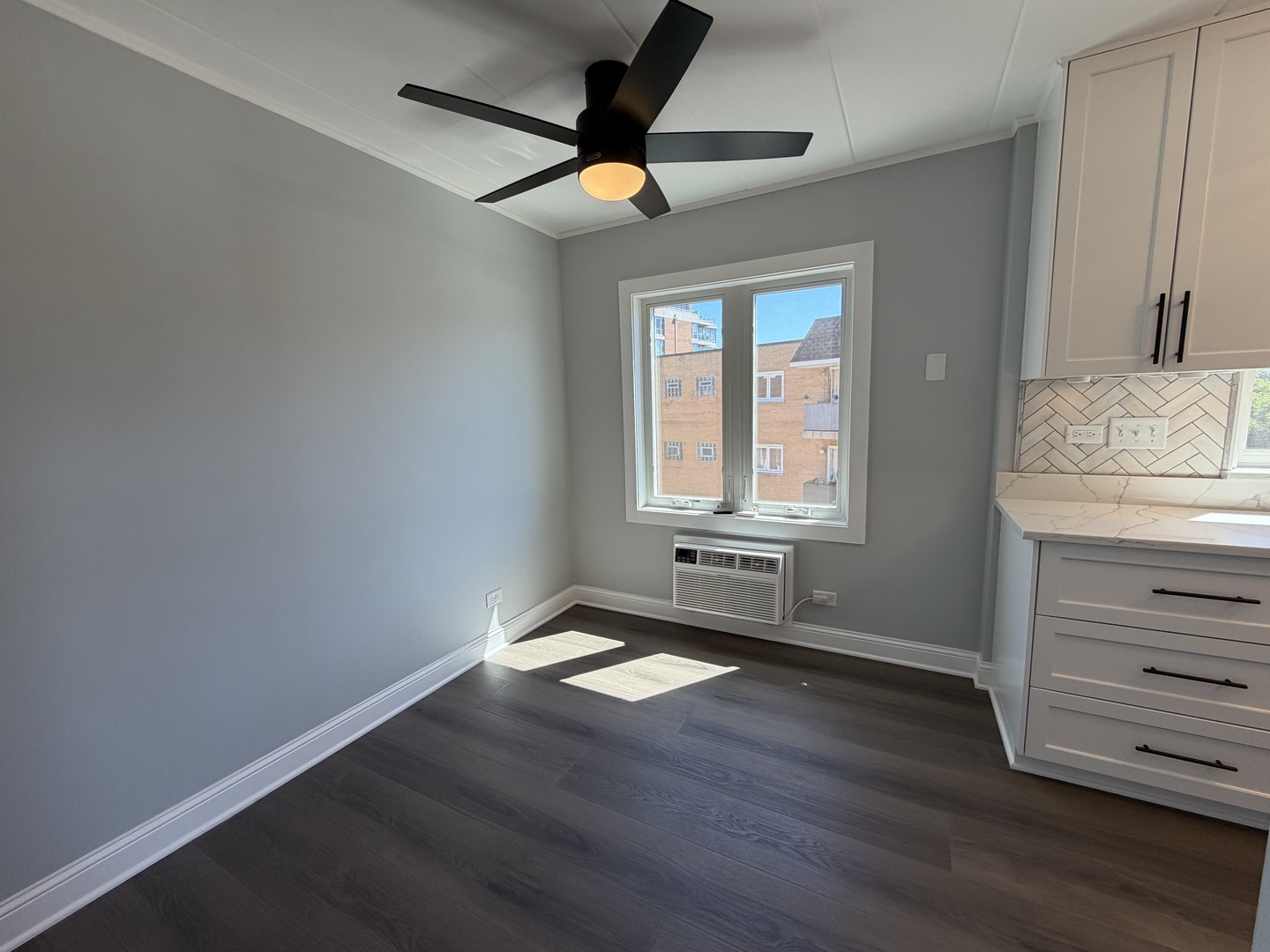 659 Des Plaines Avenue 5d Property Photo 8