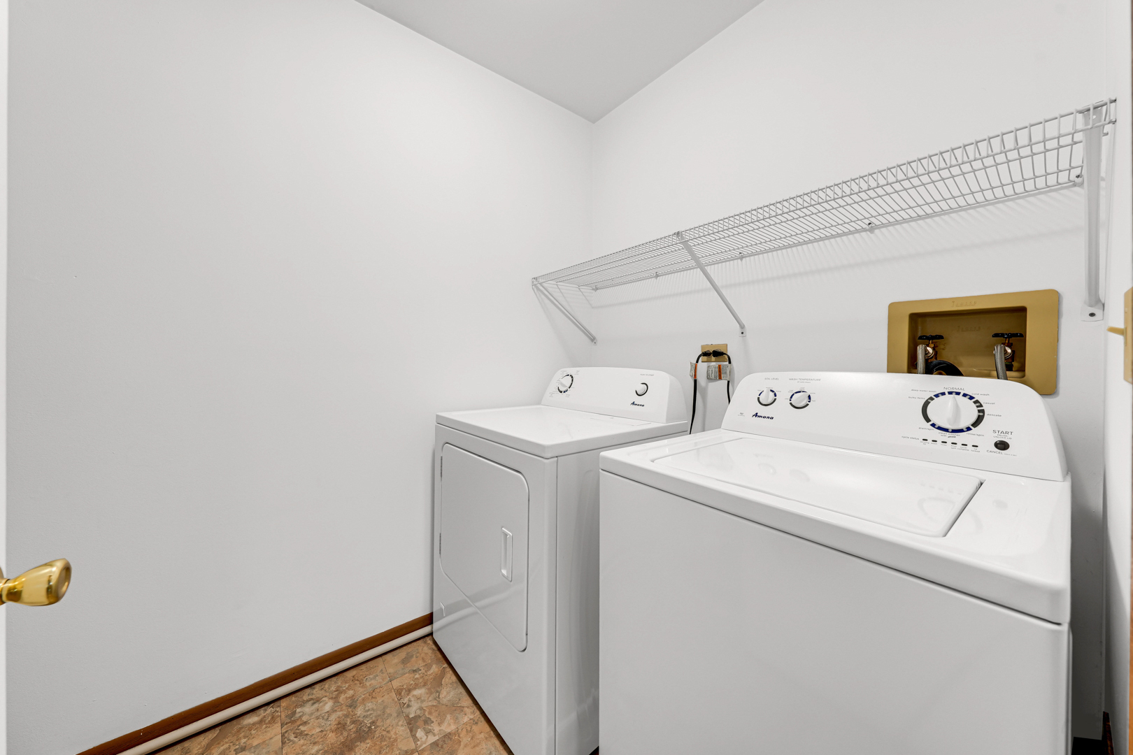 265 Yorkshire Court Property Photo 8