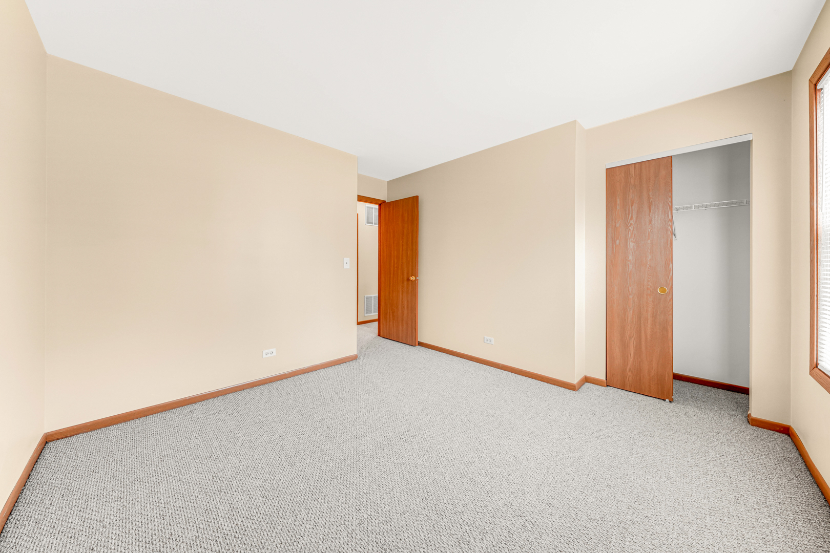 265 Yorkshire Court Property Photo 10