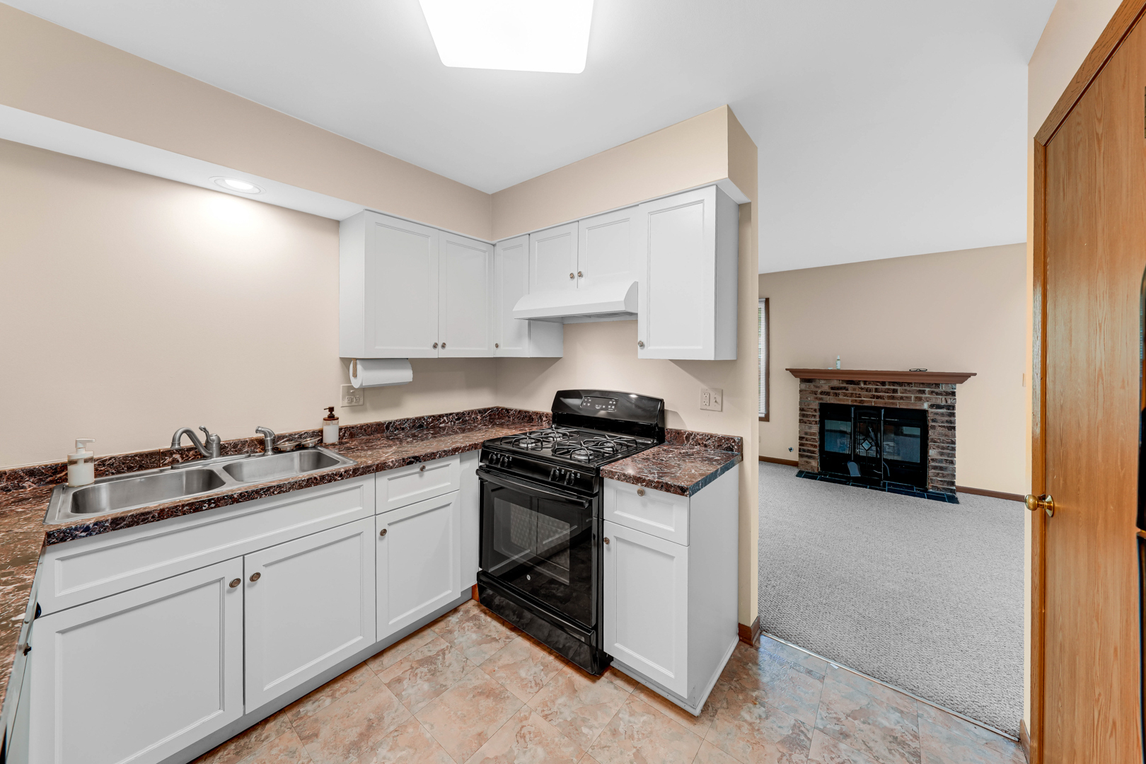 265 Yorkshire Court Property Photo 18