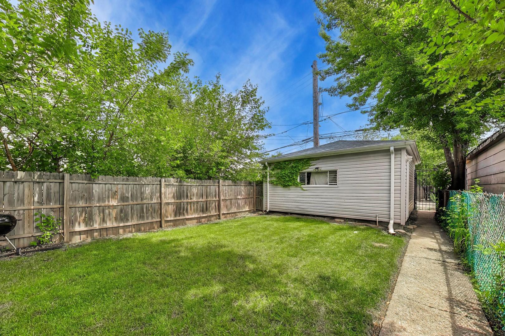 1431 N Springfield Avenue Property Photo 15